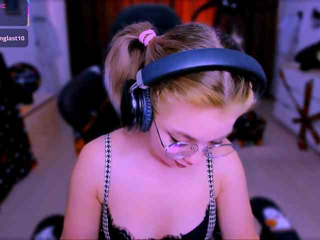BabyNicole webcam