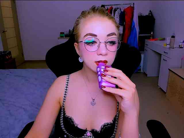 BabyNicole webcam