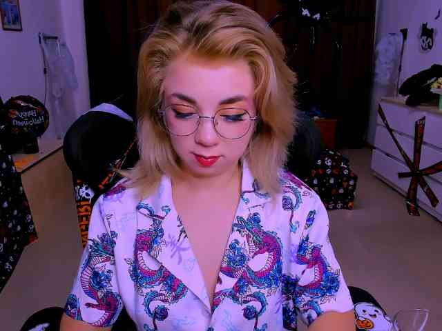 BabyNicole webcam