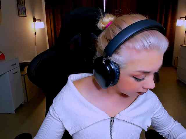 BabyNicole webcam