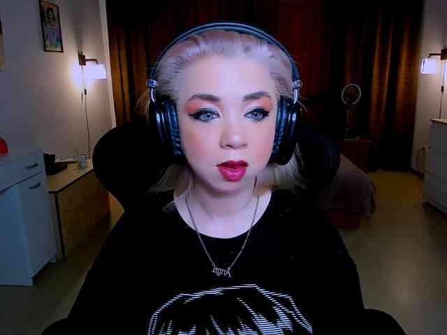 BabyNicole webcam