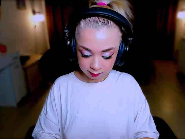 BabyNicole webcam