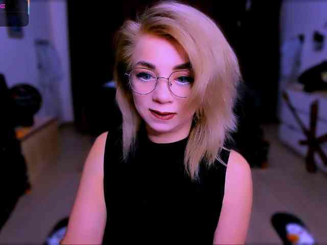 BabyNicole webcam