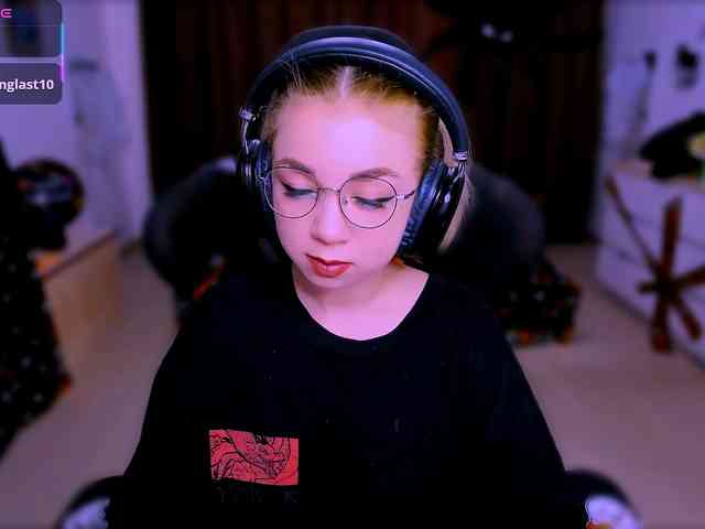 BabyNicole webcam