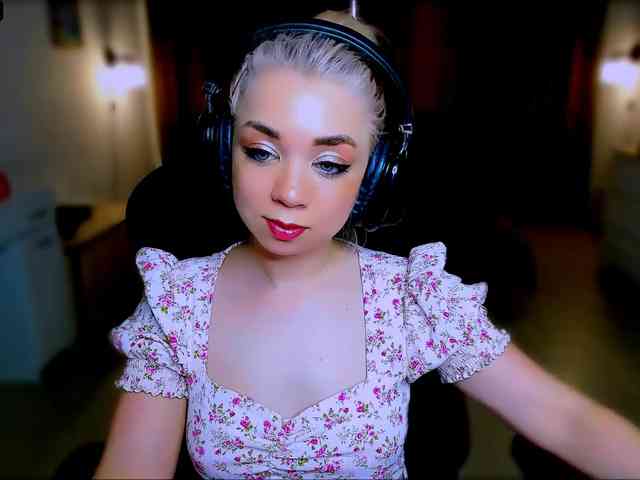 BabyNicole webcam