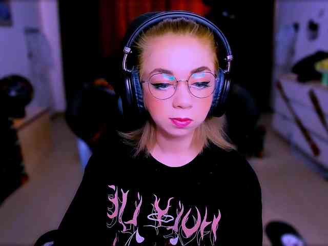 BabyNicole webcam