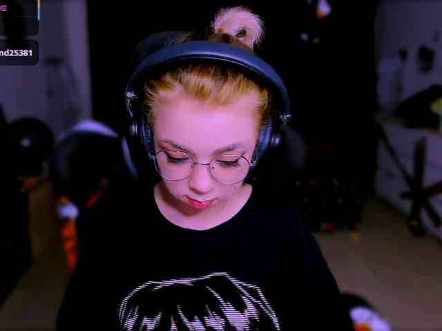 BabyNicole webcam