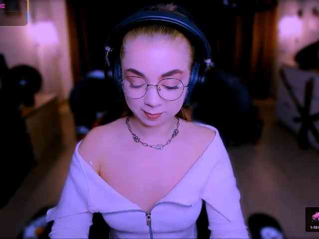 BabyNicole webcam