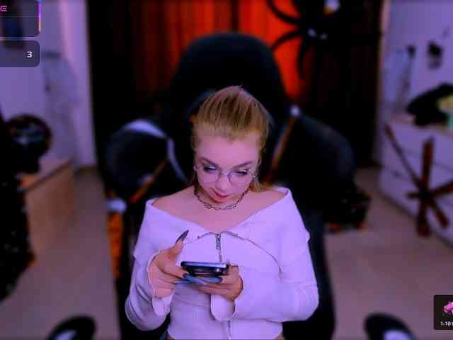 BabyNicole webcam