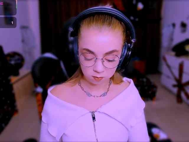 BabyNicole webcam