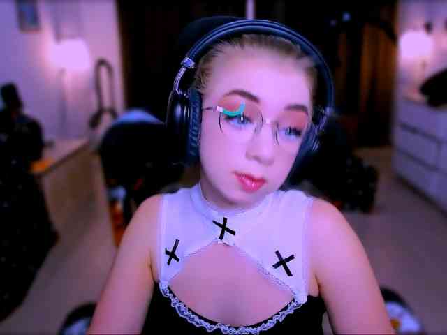BabyNicole webcam
