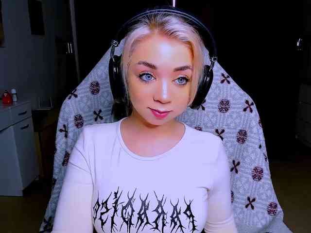 BabyNicole webcam