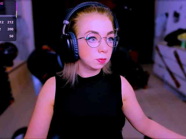 BabyNicole webcam