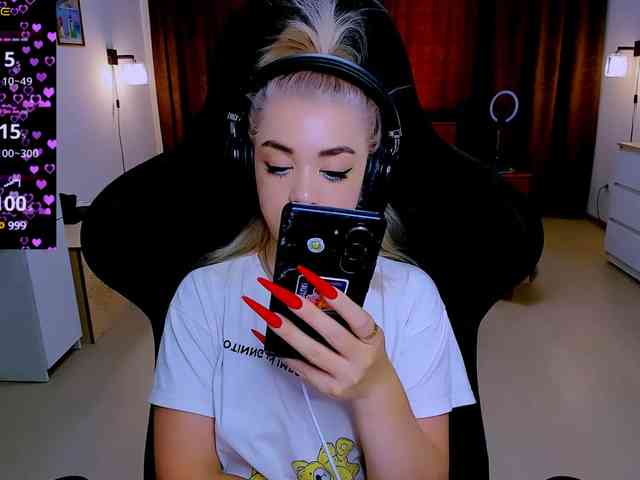 BabyNicole webcam