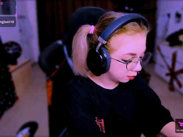 BabyNicole webcam