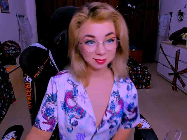BabyNicole webcam