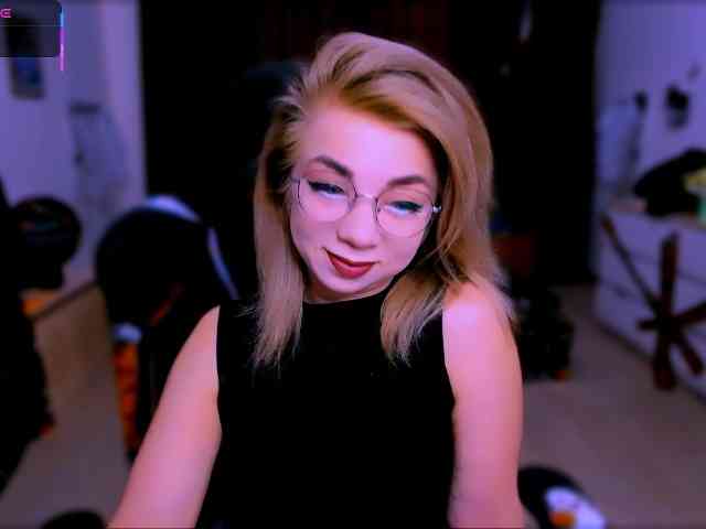 BabyNicole webcam