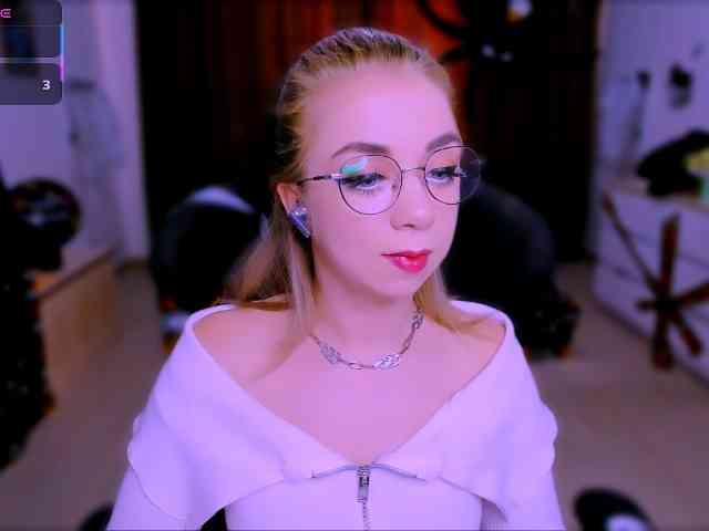 BabyNicole webcam