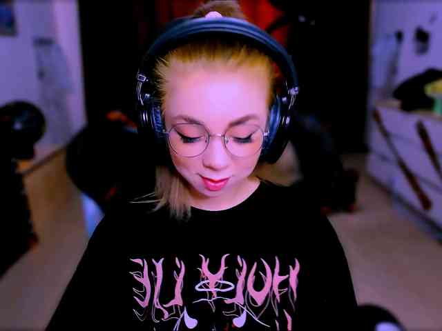BabyNicole webcam