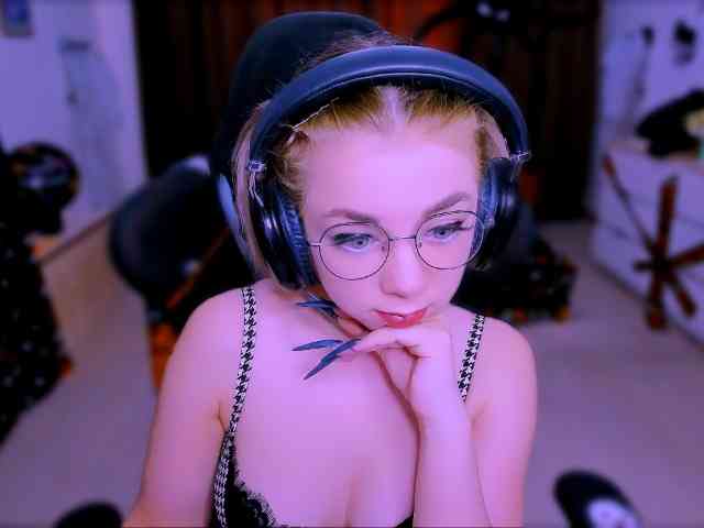 BabyNicole webcam