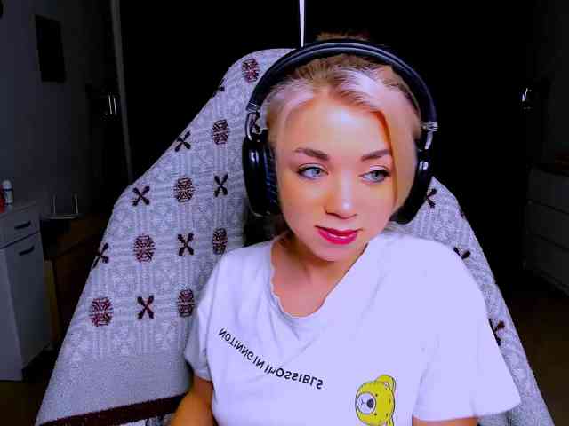 BabyNicole webcam