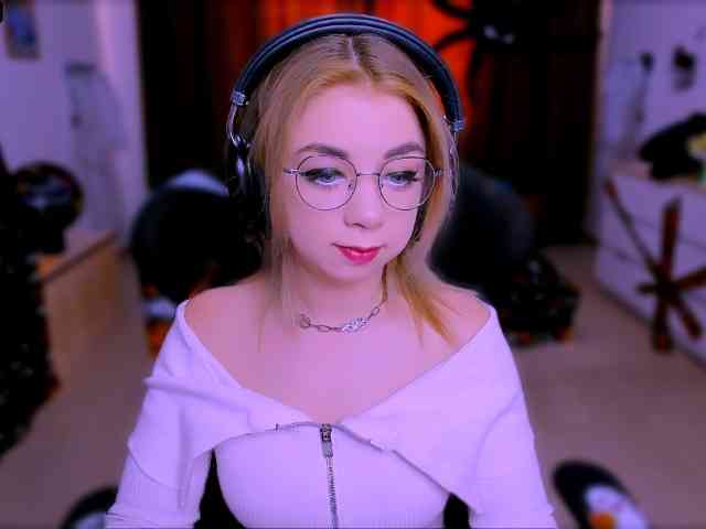 BabyNicole webcam