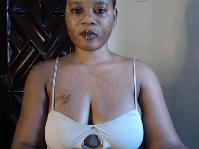 Juicymelaninqueen webcam