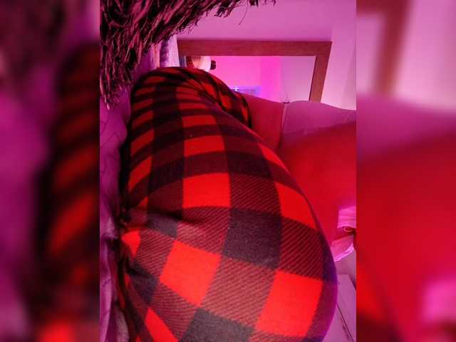 EinnyMure from BongaCams