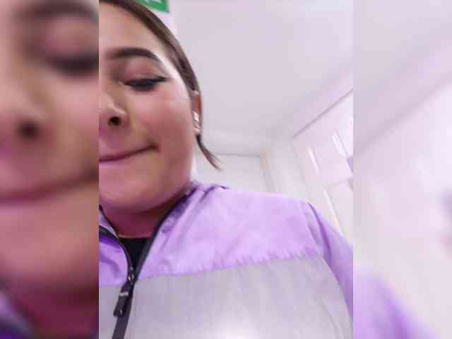 EinnyMure Live Webcam on BongaCams