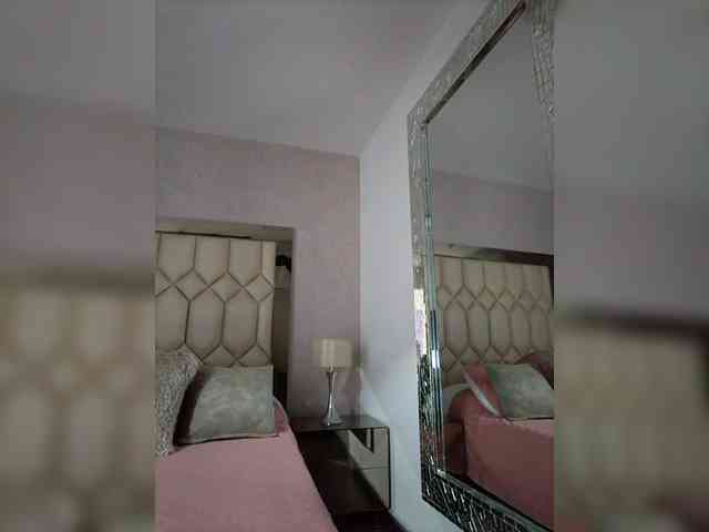 EinnyMure Live Webcam on BongaCams