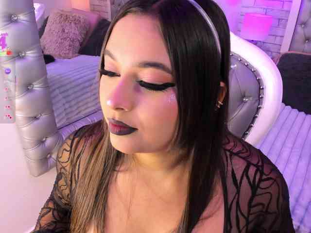 EinnyMure Live Webcam on BongaCams