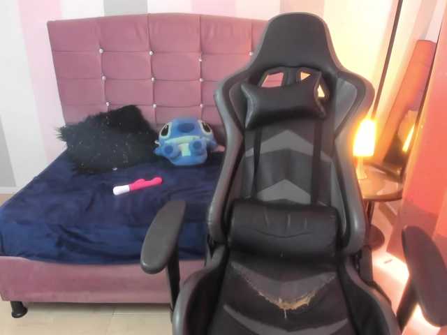 Wandaaa's BongaCams show and profile