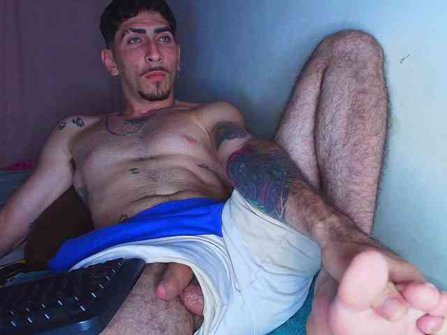 edwuar11 Live Webcam on BongaCams