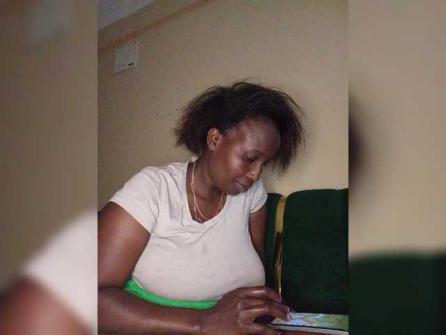 Missessy's BongaCams show and profile