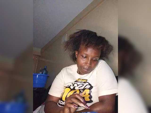 Missessy's BongaCams show and profile