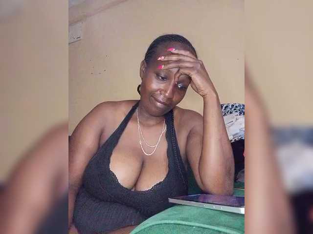 Missessy's BongaCams show and profile