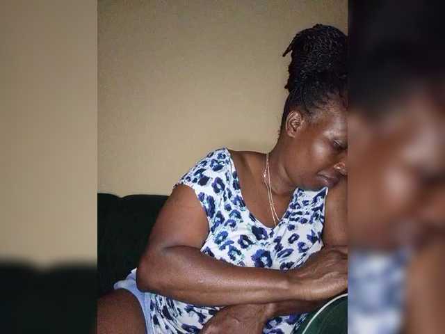 Missessy's BongaCams show and profile