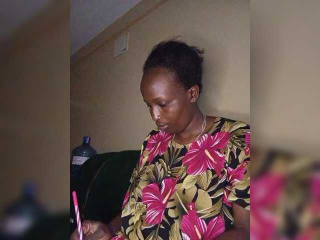 Missessy's BongaCams show and profile