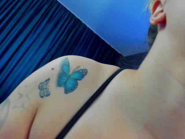 AlisaCamerron webcam