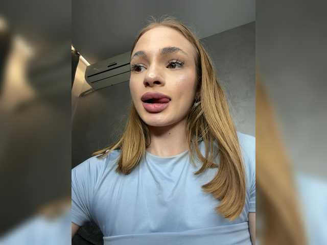 Pussyya's BongaCams show and profile