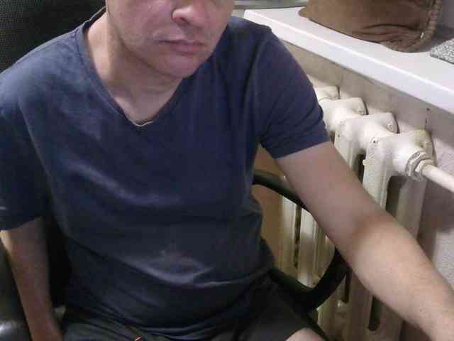 qaz75va Live Webcam on BongaCams