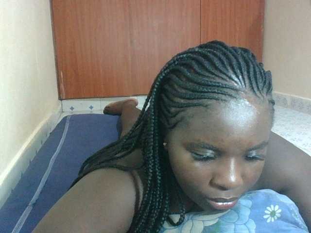 le modèle Hotybobbies est en webcam porno dans un show sur le site bongacams, il possède les tags suivants: Ebony,Brunette,Trimmed