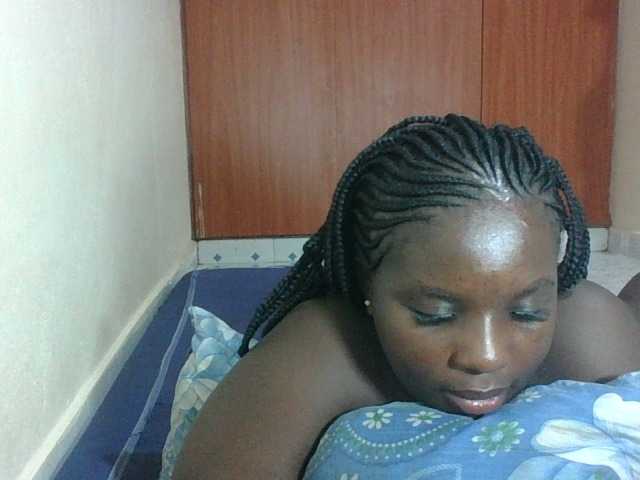 le modèle Hotybobbies est en webcam porno dans un show sur le site bongacams, il possède les tags suivants: Ebony,Brunette,Trimmed