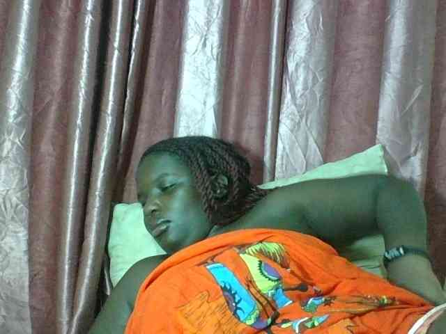 Hotybobbies Live Webcam on BongaCams