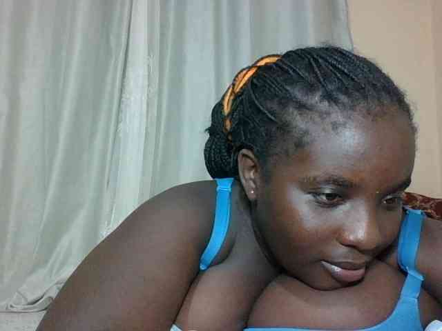 Hotybobbies Live Webcam on BongaCams