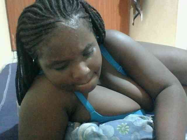 Hotybobbies Live Webcam on BongaCams