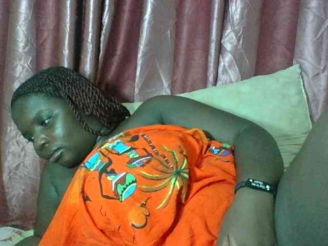 Hotybobbies Live Webcam on BongaCams