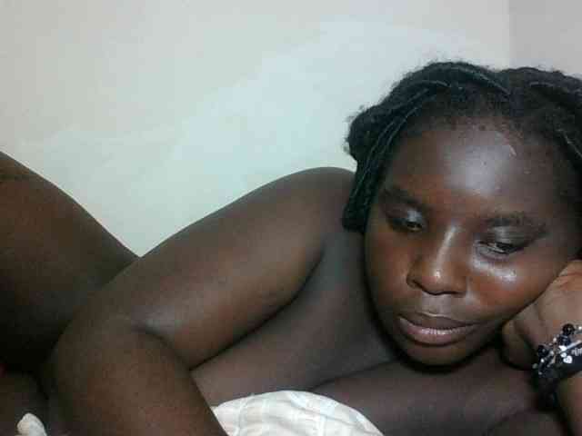 Hotybobbies Live Webcam on BongaCams