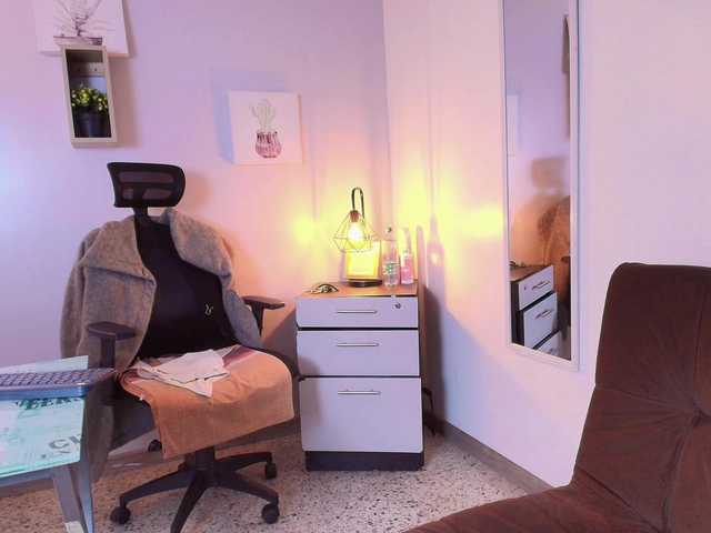 Zuzana21's BongaCams show and profile