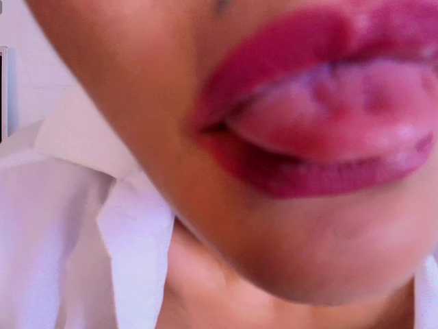 Zuzana21's BongaCams show and profile